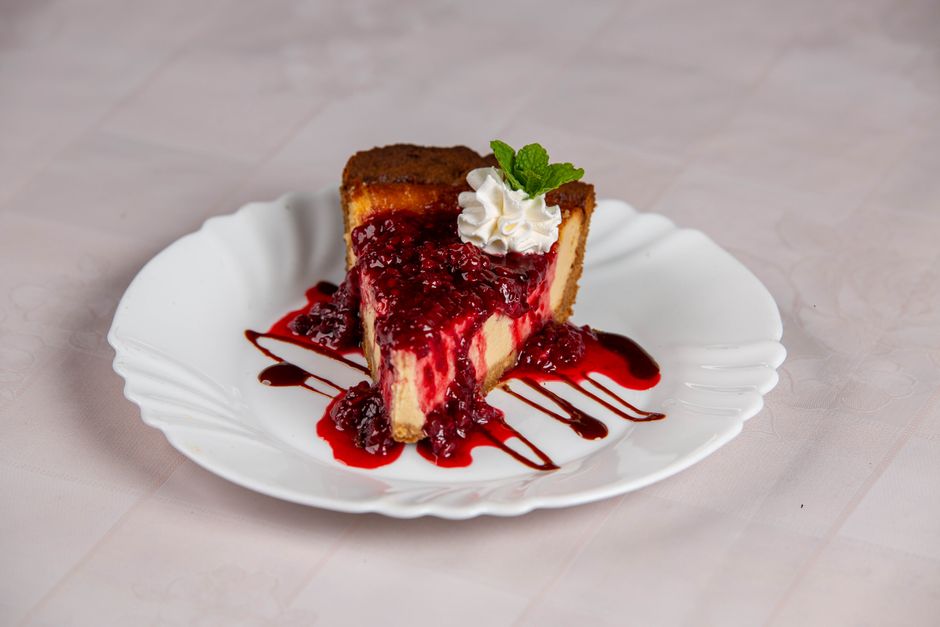 Frambuazlı cheesecake dilimi