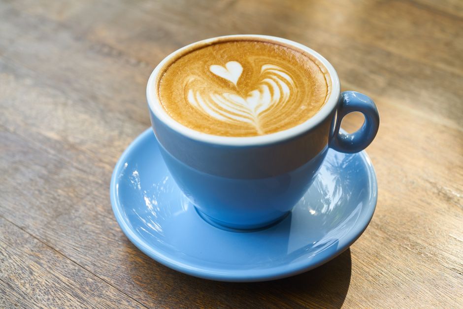 Kalp desenli latte art